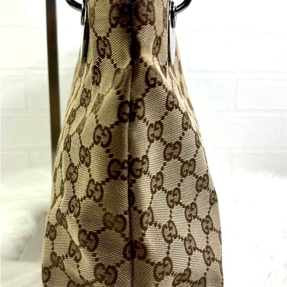 ๐Gucci Monogram Shoulder Bagโ Excellent Pre-Lovedโจ๐ - Picture 11 of 17